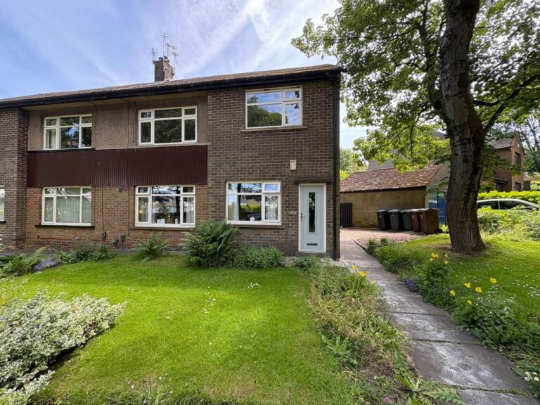 060a d9de 82c9 4a83 Great Horton Road External.jpeg